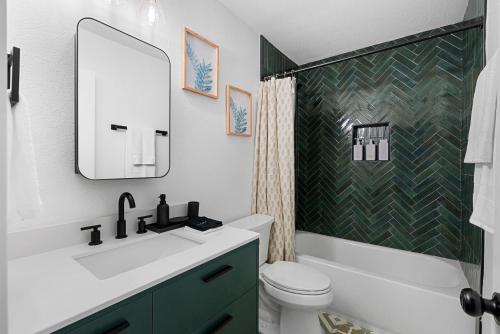 Artsy Pad by S Lamar - Soco with Patio in Austin, USA