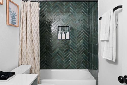 Artsy Pad by S Lamar - Soco with Patio in Austin, USA