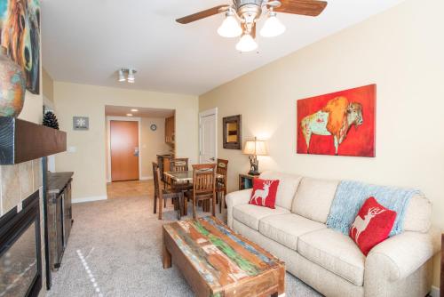 Charming Fraser Crossing Founders Pointe condo with Easy Gondola Access condo in Winter Park (CO)