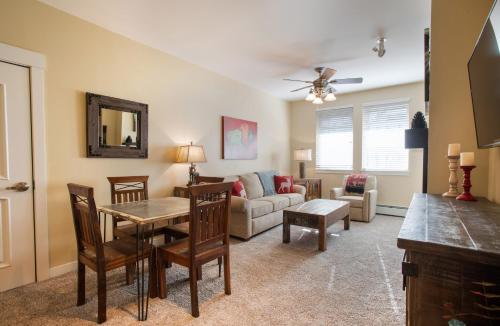 Charming Fraser Crossing Founders Pointe condo with Easy Gondola Access condo in Winter Park (CO)