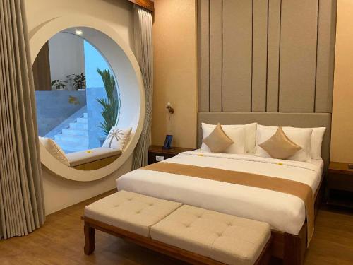 Deluxe Double Room image 6