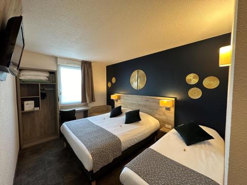 1 double bed, 1 twin bed