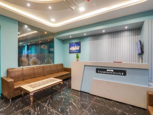 Collection O Majestic Hotel Near Phoenix Palassio