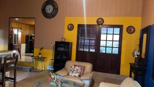 Közös társalgó / TV, Colon Escape House in Colon