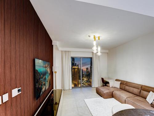 Luxury 2BR Burj Khalifa Views 5Min Walk Dubai Mall, Dubai (photo 3)