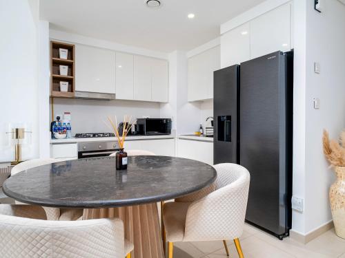 Luxury 2BR Burj Khalifa Views 5Min Walk Dubai Mall, Dubai (photo 8)