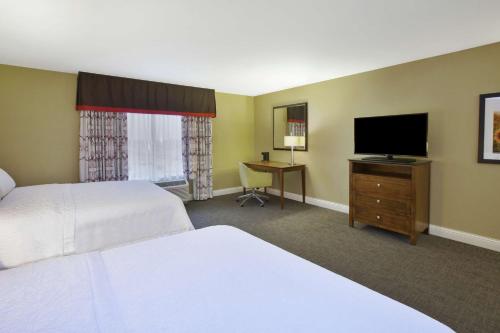 Hampton Inn & Suites Wichita-Northeast - image 9