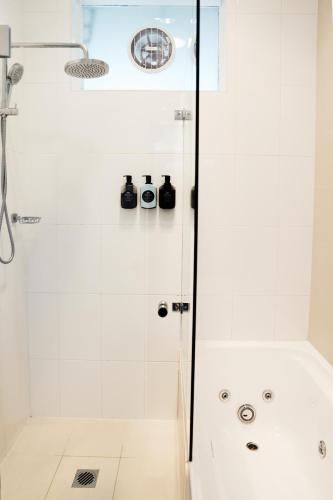 Cremorne Point Manor - image 12