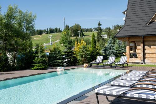 Domki w Białce WOODHOUSE- Twój górski azyl przy stoku, z basenem i relaksem w saunie