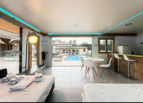Iekārtas, Estudio Moderno Piscina Barbacoa Parejas Amigos Gym Sauna in Nuevo Baztan