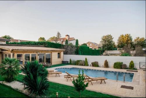 Dārzs, Estudio Moderno Piscina Barbacoa Parejas Amigos Gym Sauna in Nuevo Baztan