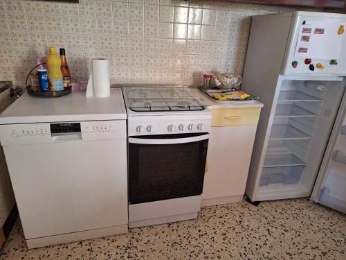 Konyha, Les mûriers - Etage complet d'une grande maison avec jardin (Les muriers - Etage complet d'une grande maison avec jardin) in Argeliers