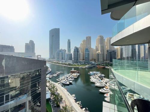 Dubai Marina Walk Gem Modern Apartments with Pool & Gym access, Steps to Beach & Metro Managed by SunnyHomes, Dubaj (fotografie 4)