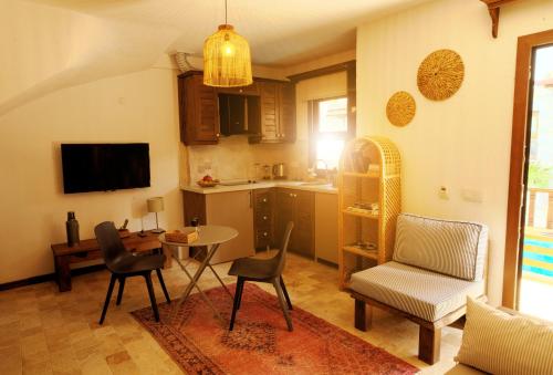 Okapi Suites, Ula (photo 10)
