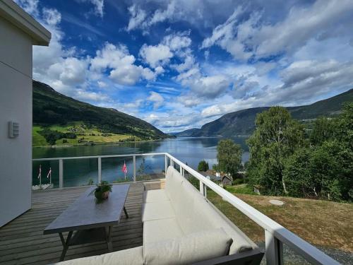 Modern cabin with panorama view in โอลเดน