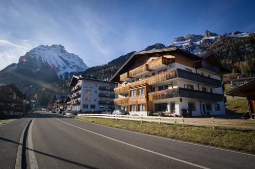 Cesa Rotic - Hotel - Canazei di Fassa