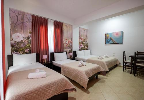 Standard Quadruple Room image 6