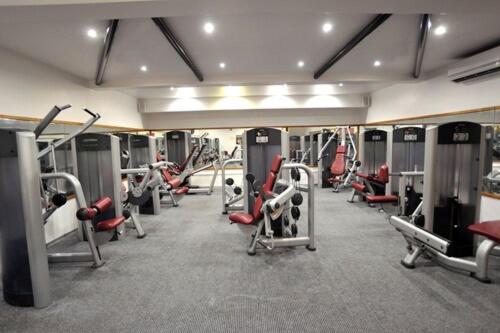 Cliffs Hotel - image 12