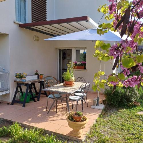 The Flower- Townhouse with air conditioning and garden! in Óceánparti