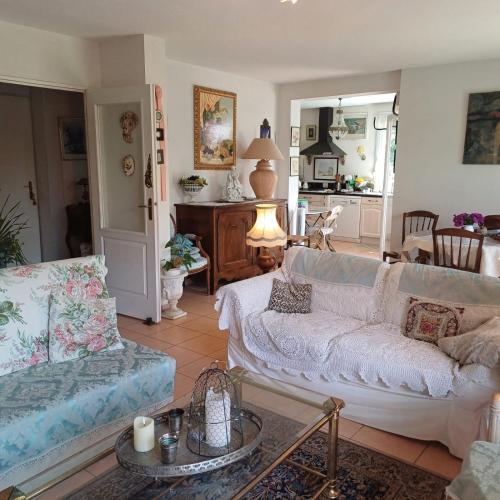 The Flower- Townhouse with air conditioning and garden! in Óceánparti