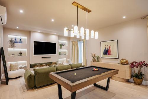 Luxury Fulham Townhouse with a Bar & Games Room, Londýn