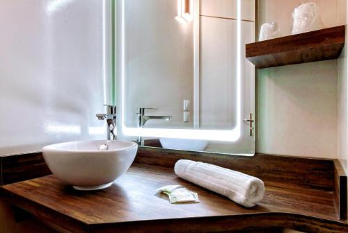 Brit Hotel Essentiel Pau - Lons - image 12