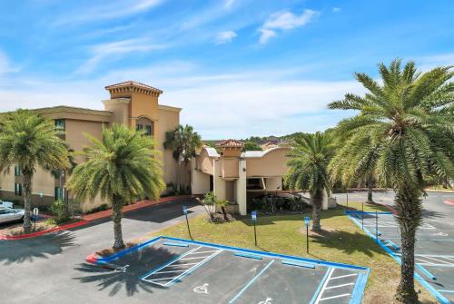 Ramada by Wyndham Jacksonville I-95 by Butler Blvd in Jacksonville, USA