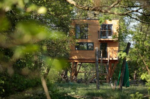 Vista Exterior, Domek na drzewie w Dolinie Uradu in Zielona Gora