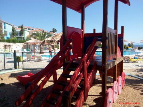 Kinderspielplatz, Porto Skala Village Hotel in Kefalonia
