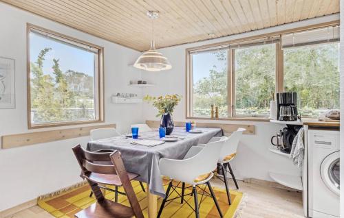 Kitchen, 3 Bedroom Pet Friendly Home In Hadsund in Oster Hurup