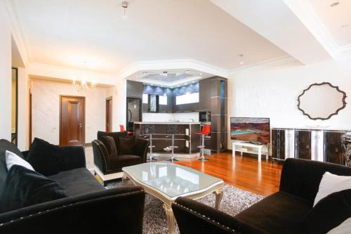 Katsin Building ! Luxury 3 Bedrooms Apartment in Republic Square