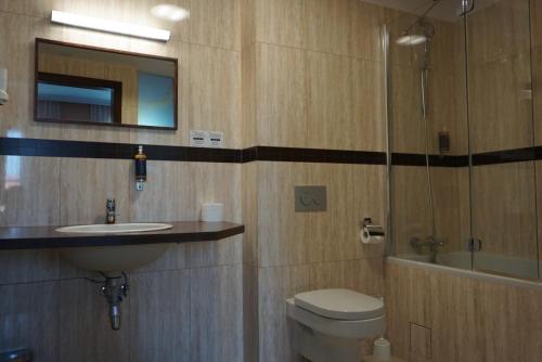 574305277 Hotel Admirał