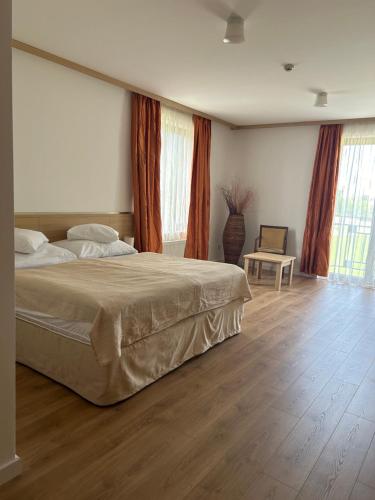 Deluxe Double Room with Shower