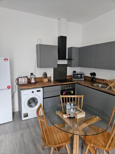 Kingdom apartments in วูล์ฟแฮมตัน