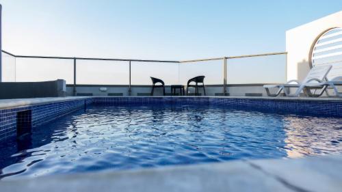 Swimming pool, Al Safwa One in Manama