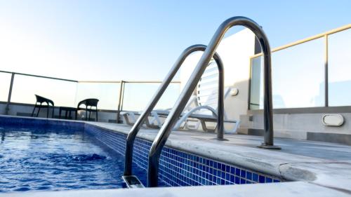 Swimming pool, Al Safwa One in Manama