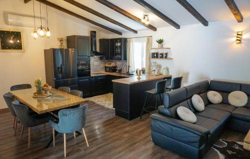 Luxurious Home In Cista Velika in Velika Cista