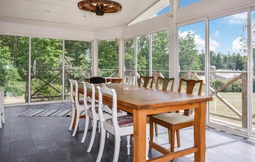 숙소 외관, Gorgeous Home In Holmsjö With Lake View (Gorgeous Home In Holmsjo With Lake View) in 뢰데뷔