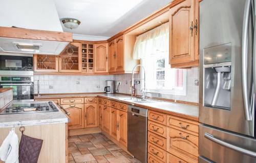 주방, Gorgeous Home In Holmsjö With Lake View (Gorgeous Home In Holmsjo With Lake View) in 뢰데뷔