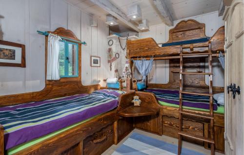 2 Bedroom Amazing Home In Delnice in 代爾尼采
