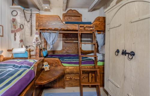2 Bedroom Amazing Home In Delnice in 代爾尼采