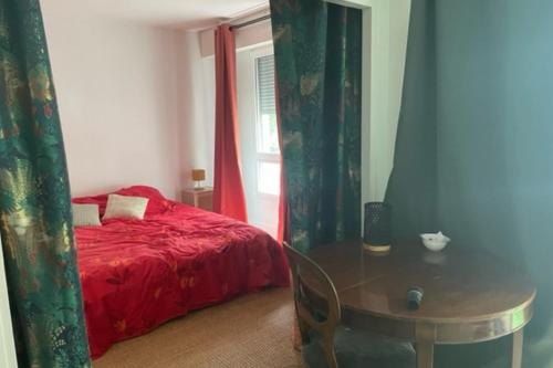 Charming nest of 45 m with balcony - image 4