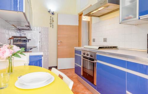Lovely Apartment In Genova With Ethernet Internet, Genua (Foto 3)