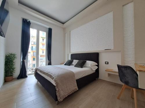 King Room with Balcony image 4