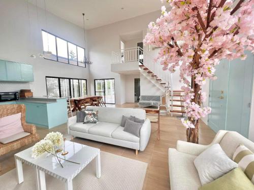 Experience Elements CherryBlossoms, Pool,SunRoom, Silang (foto 9)