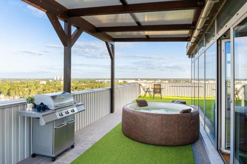 SkyPenthouse & SPA with FREE Parking, Riga
