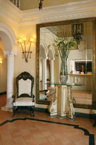 Lobby, San Francesco al Monte in Vittorio Emanuele
