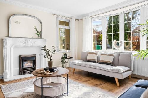 135 négyzetméteres, 5 hálószobás Ház 2 fürdőszobával Wollaton területén (Wollaton Way by Tŷ SA) near Wollaton Hall and Park