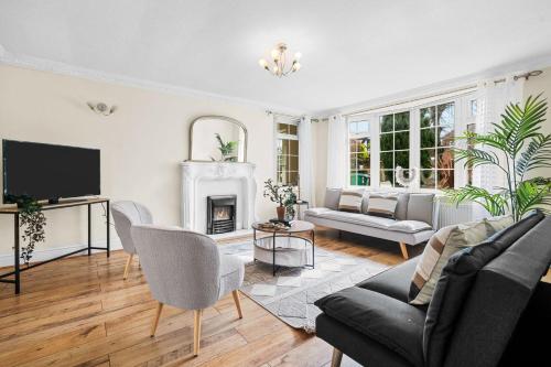 Spacious 5 BR House