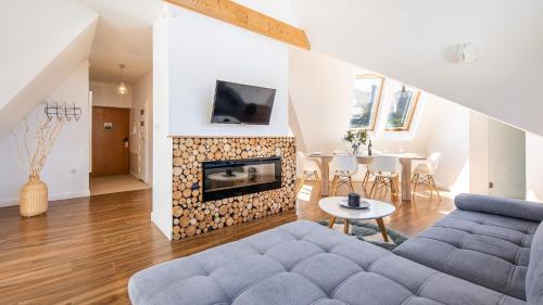 2 bedrooms, 5 beds